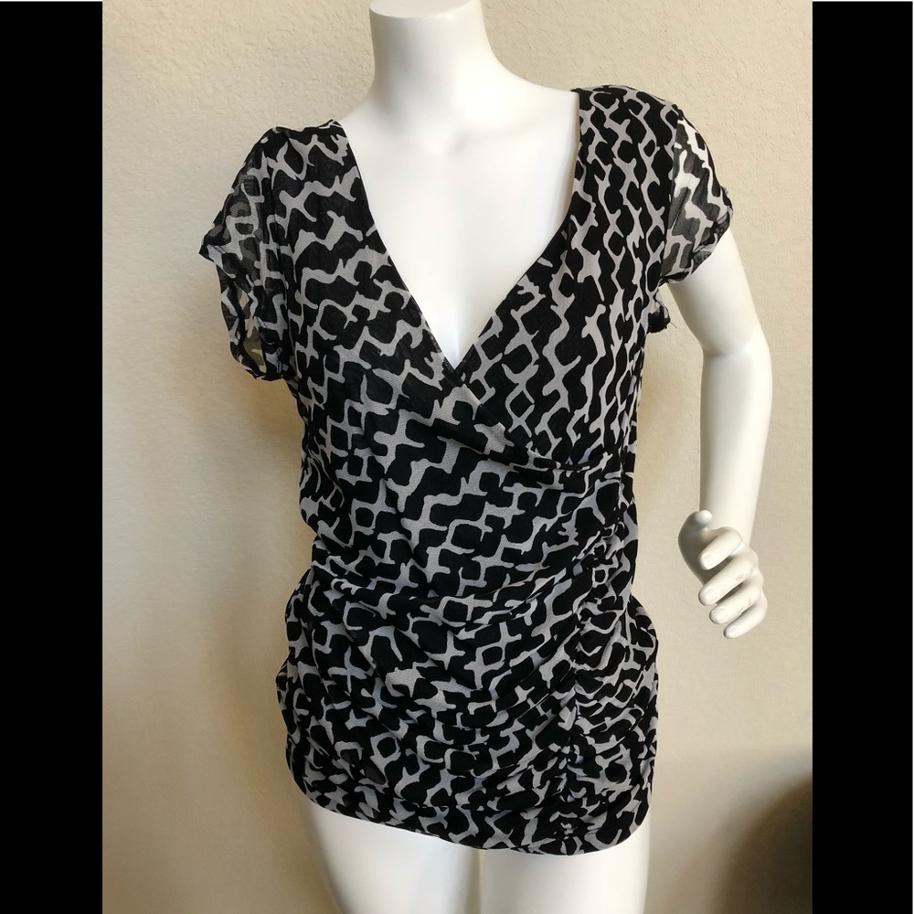 Black & white print blouse​